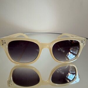 Marilyn Monroe collection Ivory/cream Sunglasses
Mod: M1094 688